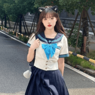 观看乖巧小太妹全裸健身