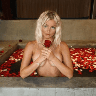 Hot Girls &amp; Milf